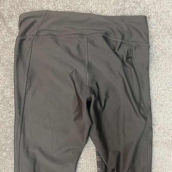 Under Armour Leggings Womens Large Grey Crop Heat Gear Active Workout Stretch - Picture 9 of 10